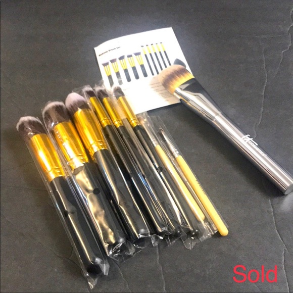 it cosmetics Other - New fancy nine make up brushes set
